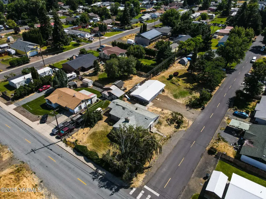 1308 Wisconsin Ave, Tieton, WA 98947 - #2