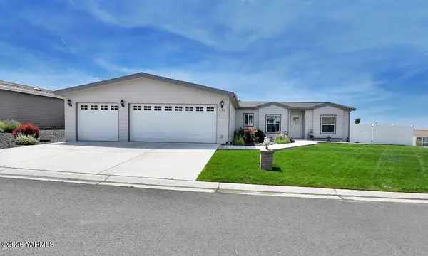 200 E Bridle Way Way #136, Yakima, WA 98901