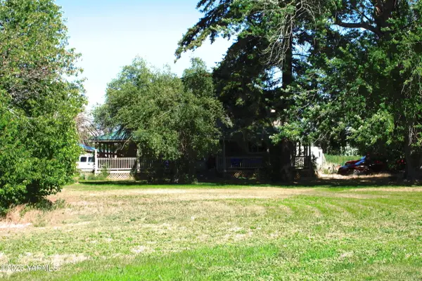 2405 Birchfield Rd, Yakima, WA 98901