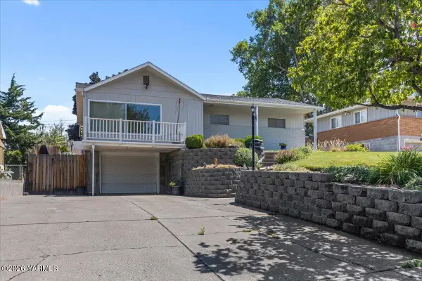 305 N 28th Ave, Yakima, WA 98902