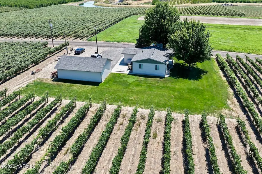191 W Darby Ln, Zillah, WA 98953 - #2