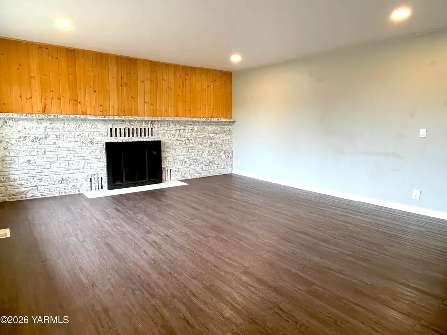 1312 S 44th Ave, Yakima, WA 98908 - #3