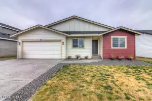 608 N Oak St, Tieton, WA 98947