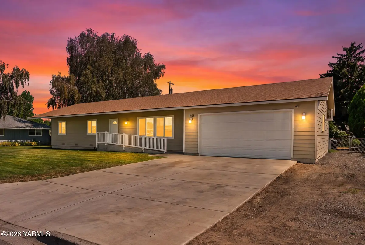 1305 Brooks Ln, Toppenish, WA 98948 - #1
