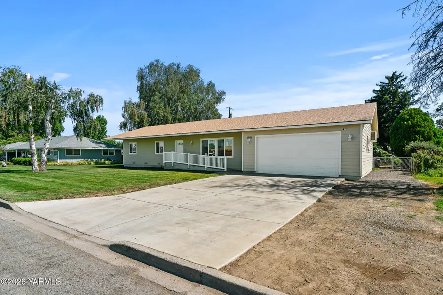 1305 Brooks Ln, Toppenish, WA 98948 - #2