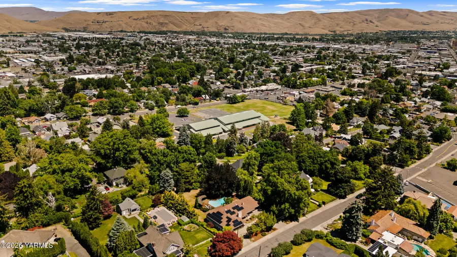 1817 W Yakima Ave, Yakima, WA 98902 - #3