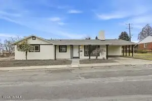 2902 Bonnie Doon Ave, Yakima, WA 98902