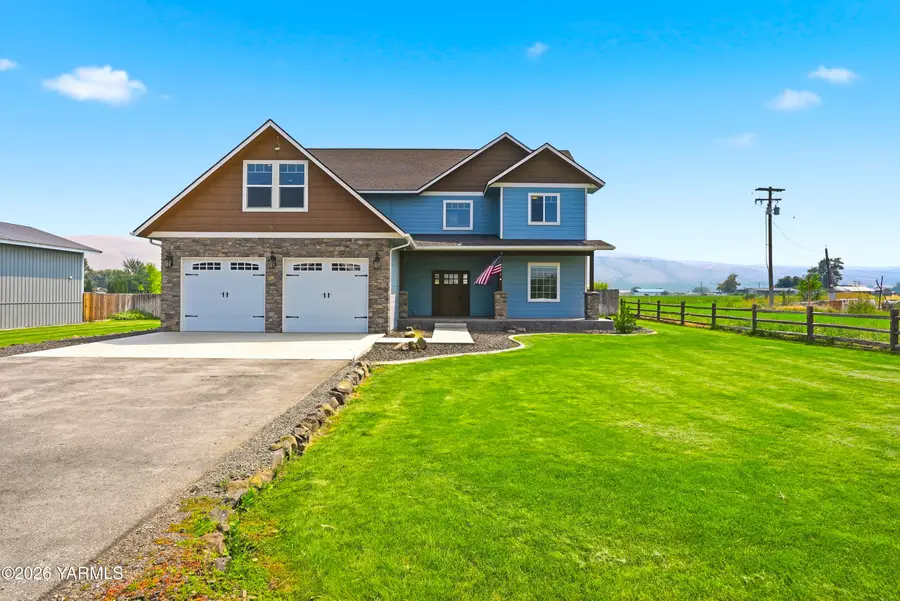 3266 Creek Flats Ln, Yakima, WA 98903 - #3