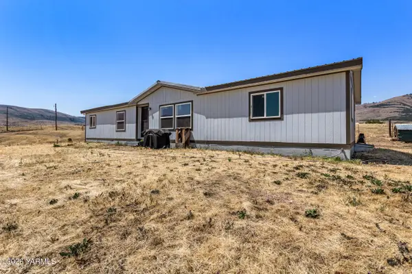 641 Canyon Crest Rd, Yakima, WA 98903