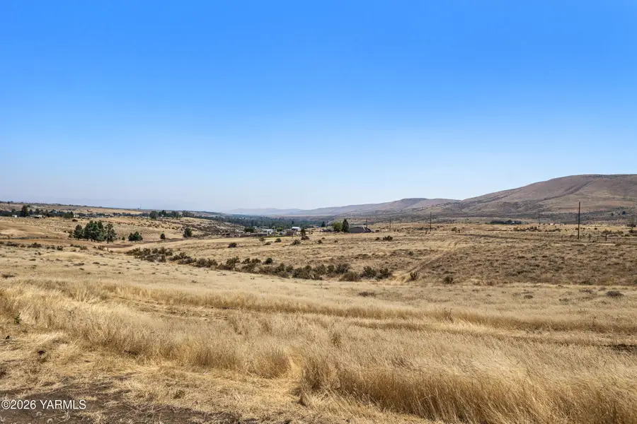 641 Canyon Crest Rd, Yakima, WA 98903 - #2
