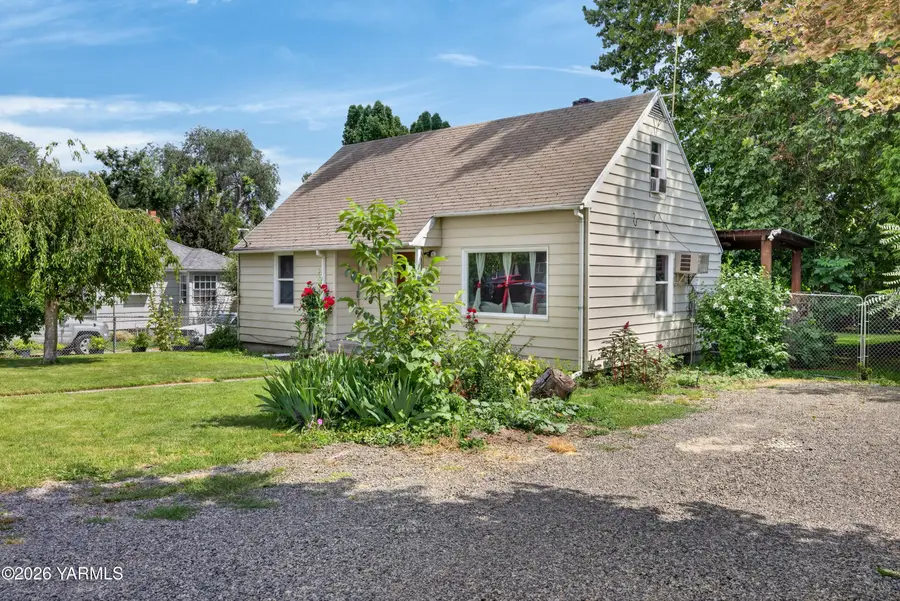 804 Crescent Dr, Grandview, WA 98930 - #3