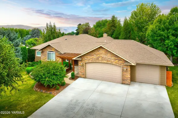 1013 Crest Acres Pl, Yakima, WA 98908