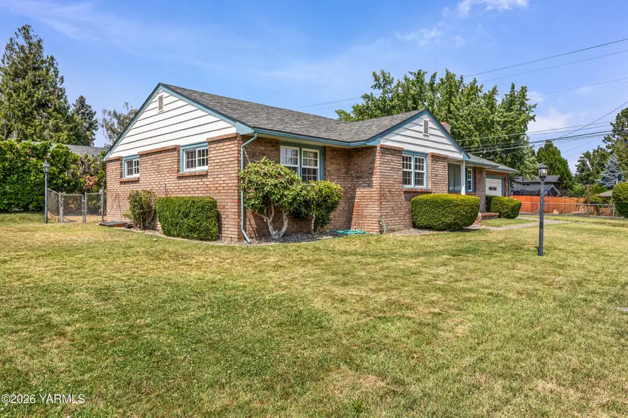 202 Bel Air Dr, Yakima, WA 98908 - #2