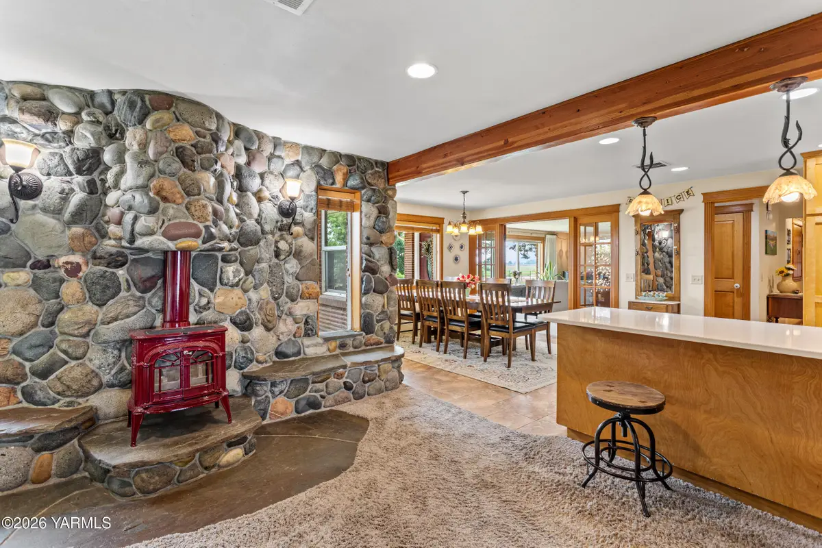 2660 Brownstown Rd, Harrah, WA 98933 - #1