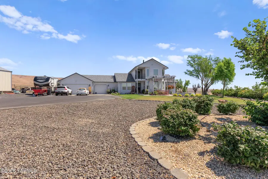 511 Saint Hilaire Rd, Yakima, WA 98901 - #3