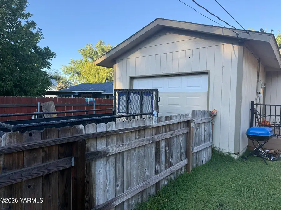 1015 Alice St, Prosser, WA 99350 - #3