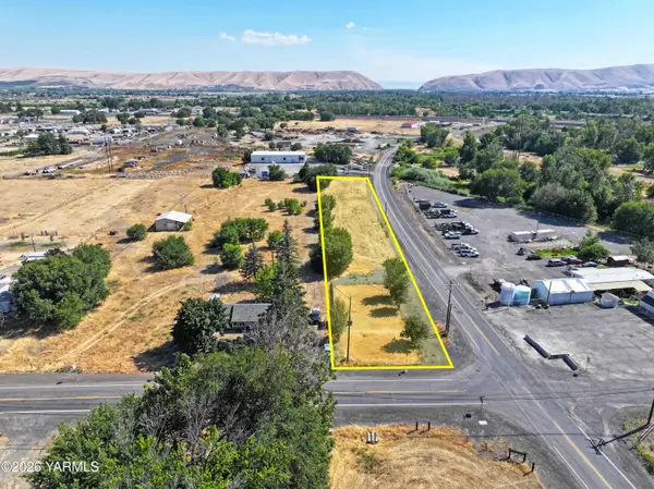 3304 W Birchfield Rd, Yakima, WA 98901