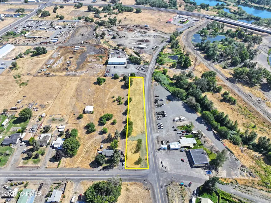 3304 W Birchfield Rd, Yakima, WA 98901 - #2
