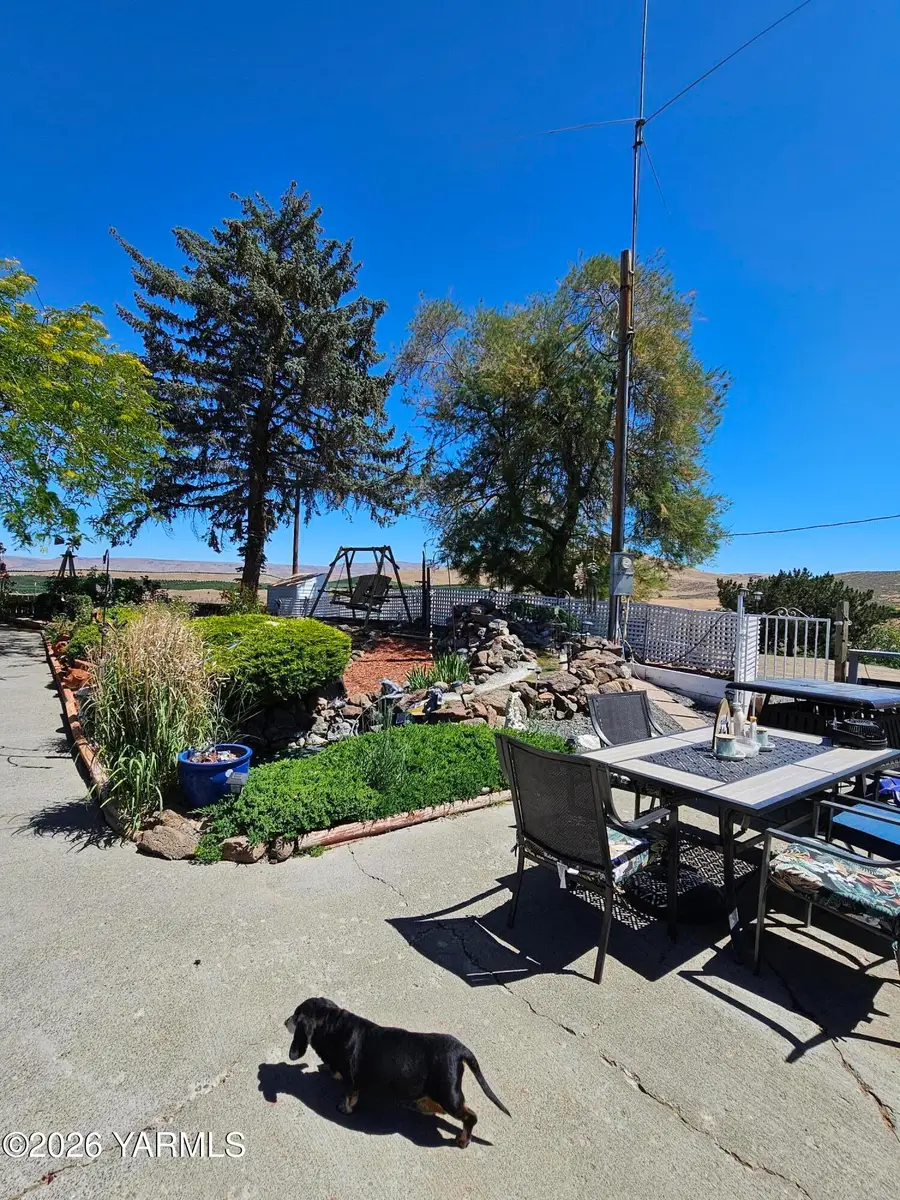380 Meadowlark Ln, Moxee, WA 98936 - #2