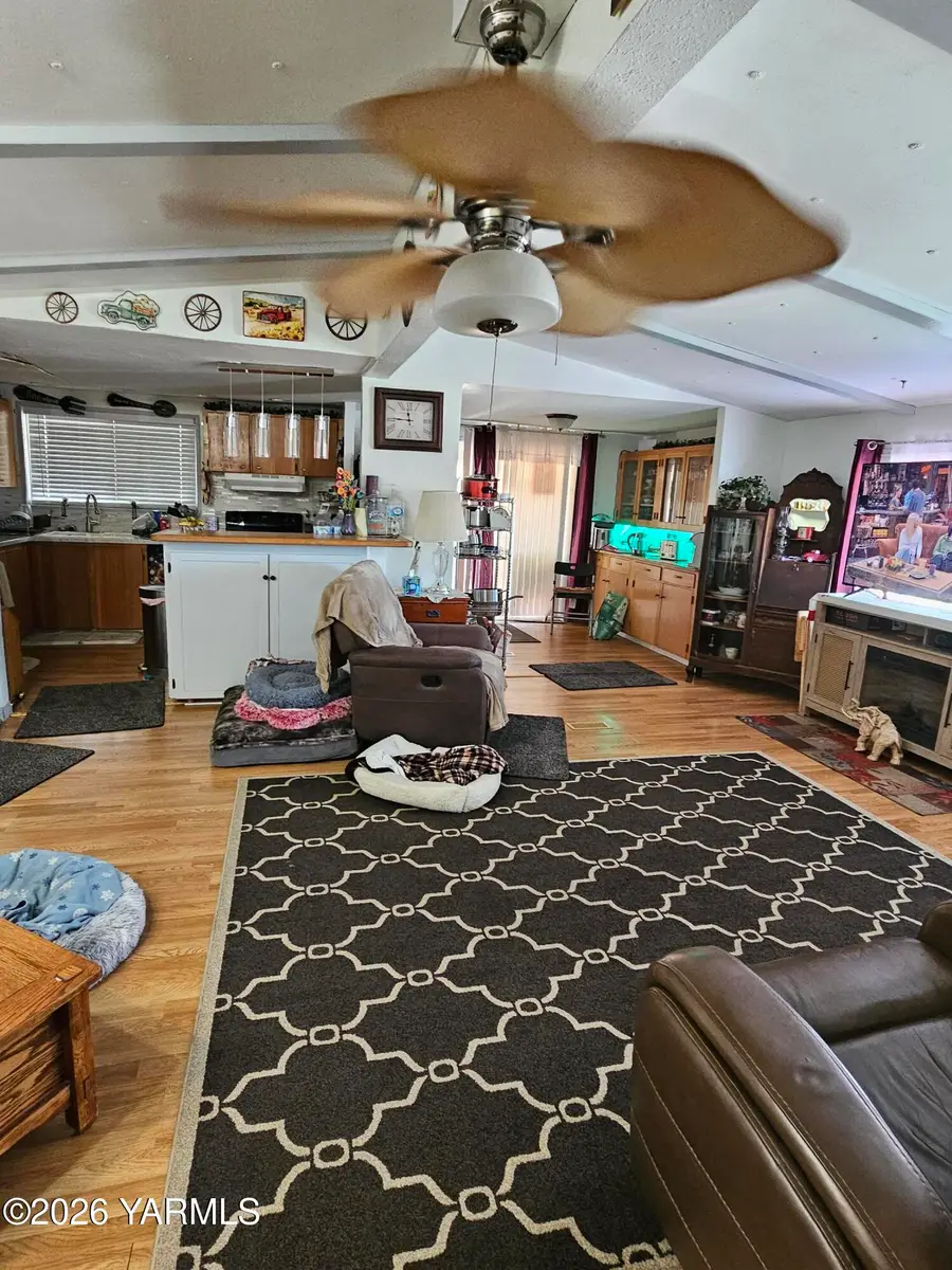 380 Meadowlark Ln, Moxee, WA 98936 - #3