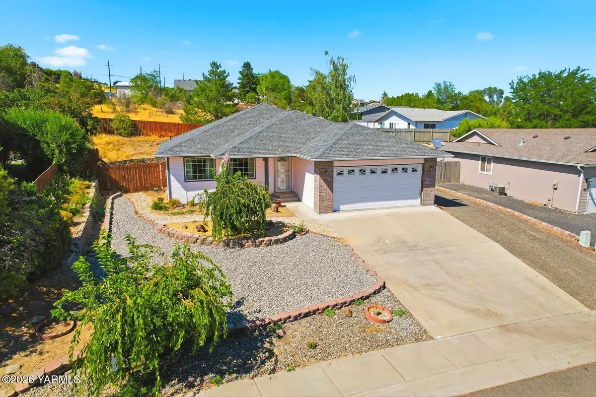 403 Apple Way, Selah, WA 98942 - #1
