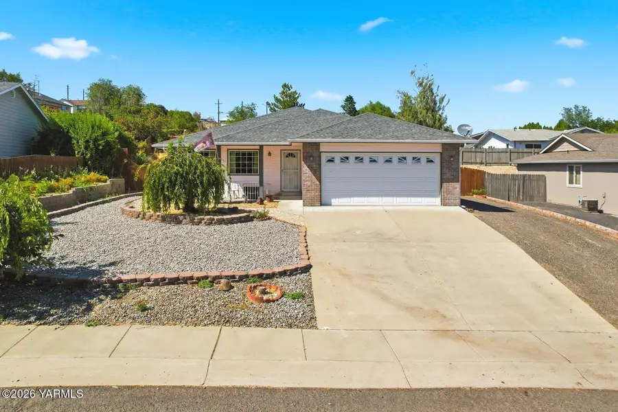 403 Apple Way, Selah, WA 98942 - #2