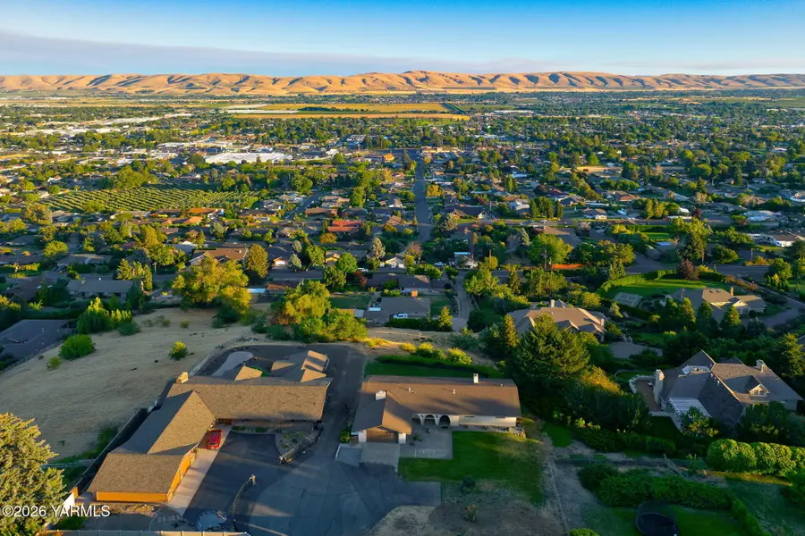 708 Scenic Bluff Dr, Yakima, WA 98908 - #2