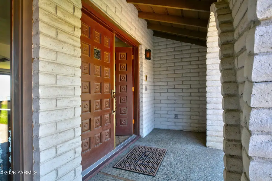 708 Scenic Bluff Dr, Yakima, WA 98908 - #3