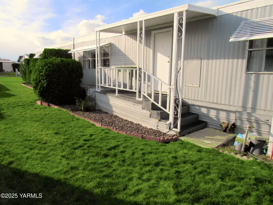 55 W Washington Ave #100, Yakima, WA 98903 - #2