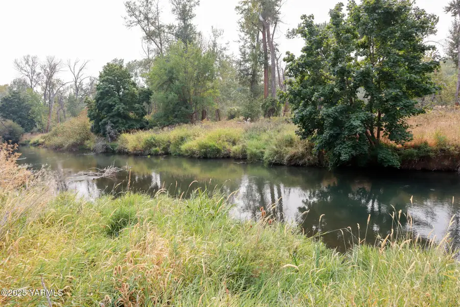 740 Rest Haven Rd, Yakima, WA 98901 - #3