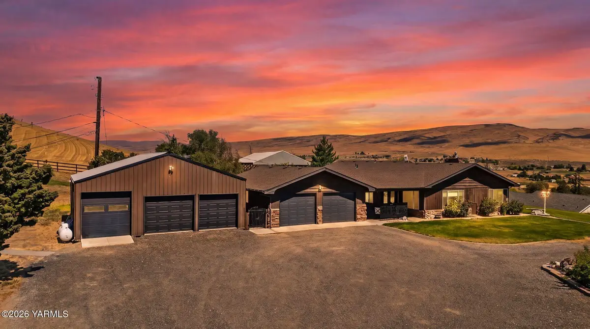 3672 N Wenas Rd, Selah, WA 98942 - #1