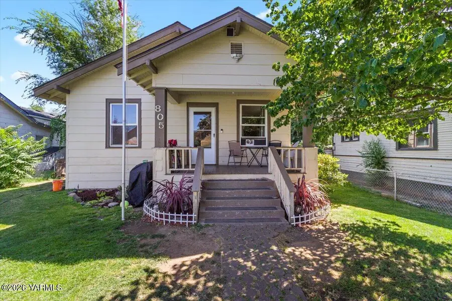 805 S 13th Ave, Yakima, WA 98902 - #3