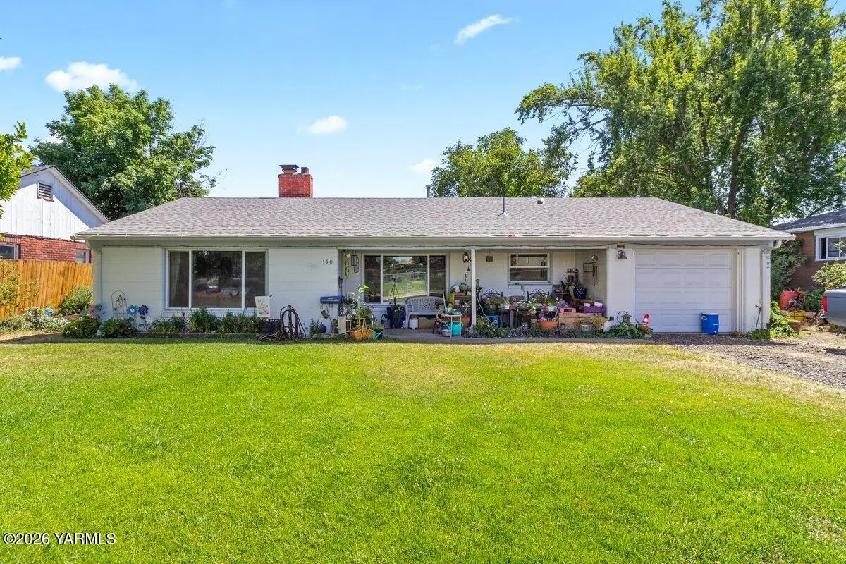 110 Bartlett Ave, Selah, WA 98942 - #1
