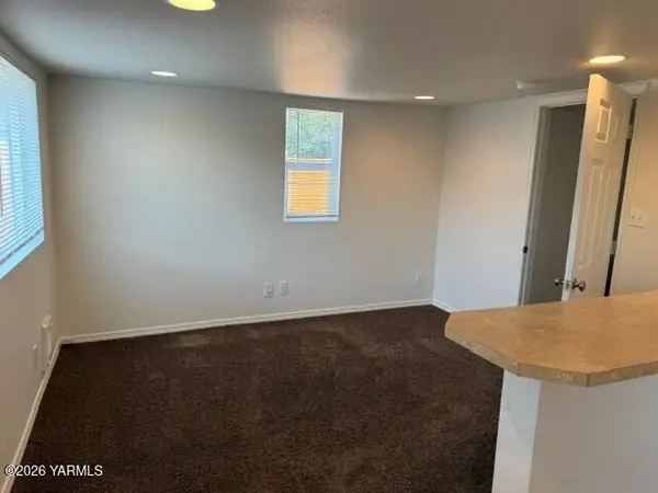 907 W Logan Ave, Yakima, WA 98902