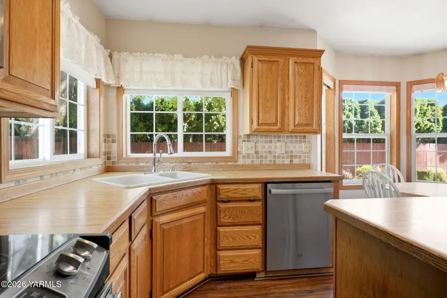 7503 Olmstead Ct, Yakima, WA 98908 - #2
