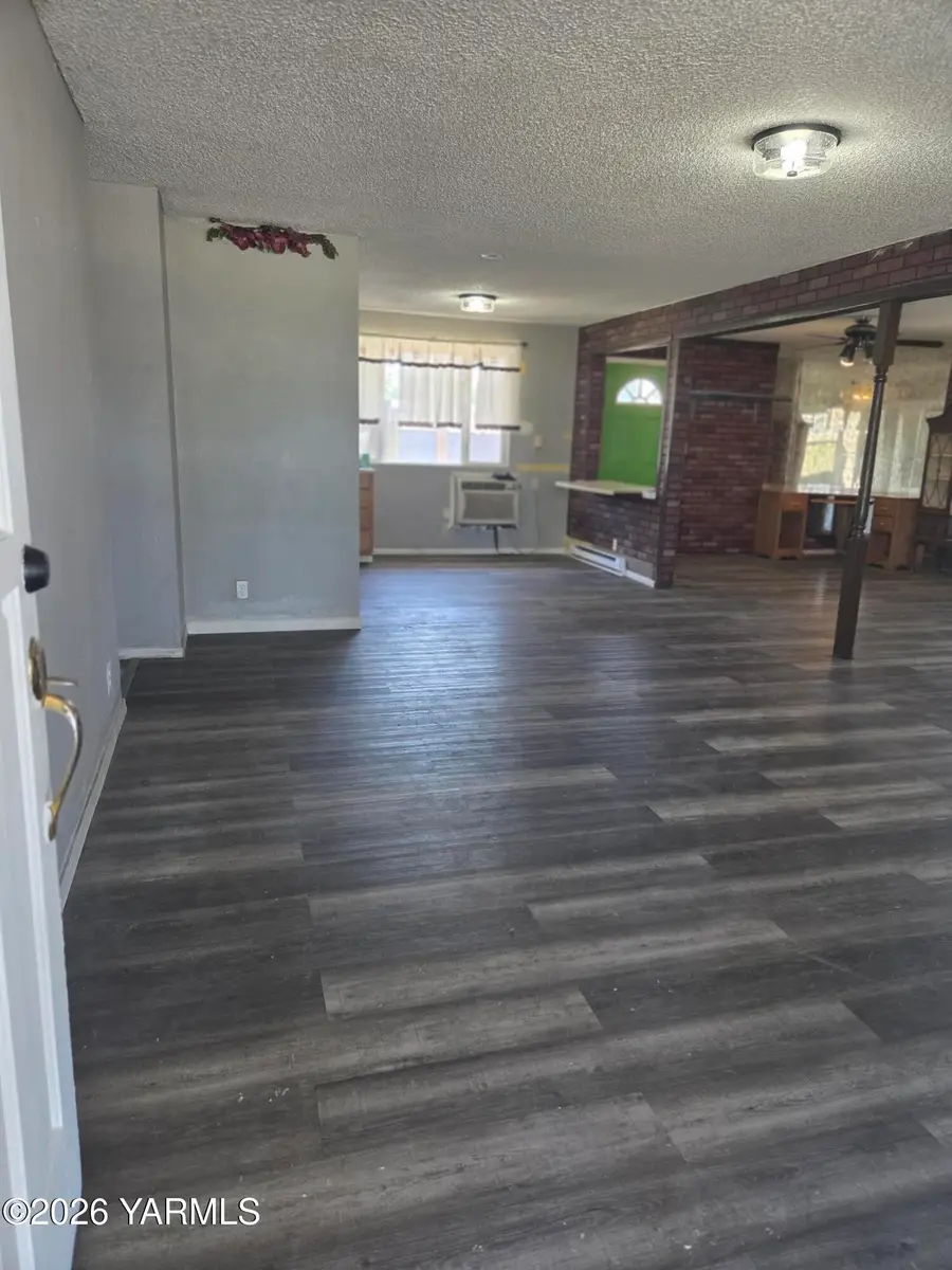 2005 W Briar Ct, Grandview, WA 98930 - #3