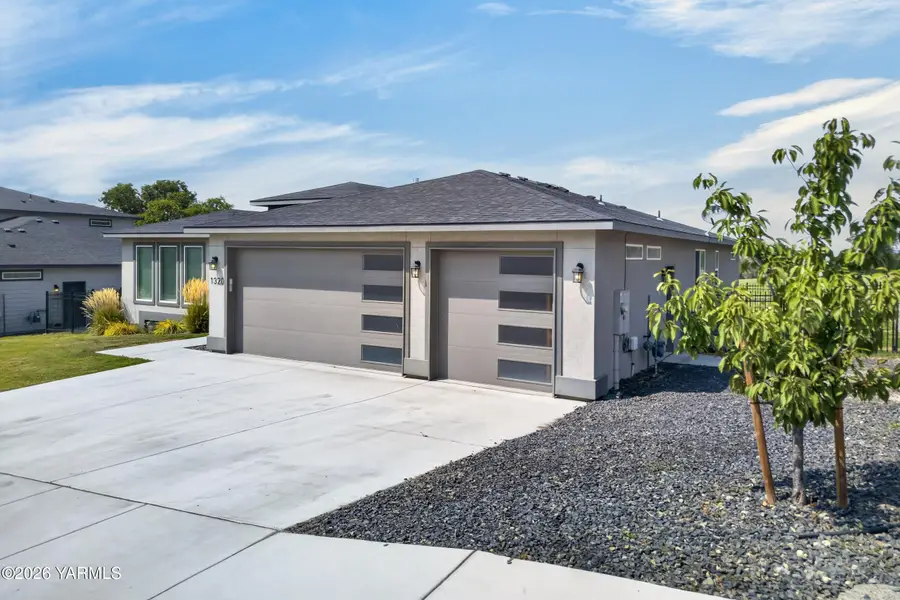 1320 W Pax Ct, Sunnyside, WA 98944 - #2