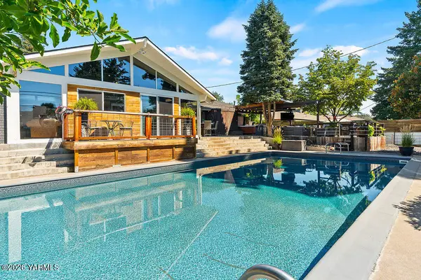 5106 Douglas Dr, Yakima, WA 98908