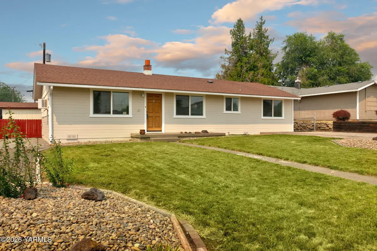118 N 55th Ave, Yakima, WA 98908 - #1