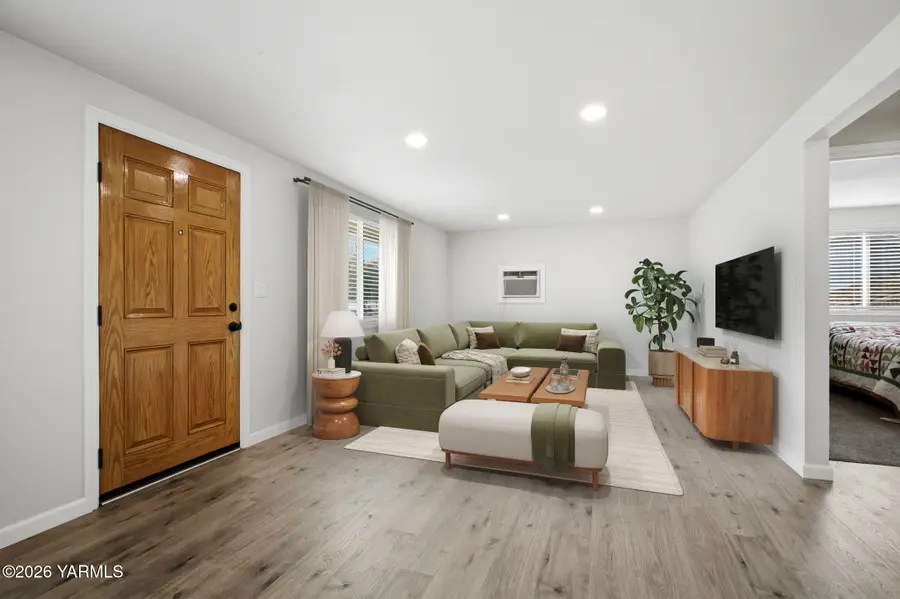 118 N 55th Ave, Yakima, WA 98908 - #3