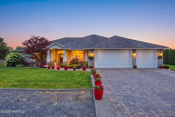 70 Canyon Gate Ln, Selah, WA 98942