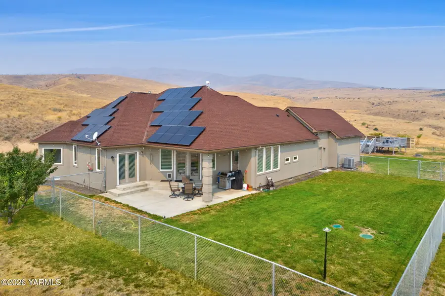 1330 Wenas View Dr, Selah, WA 98942 - #2
