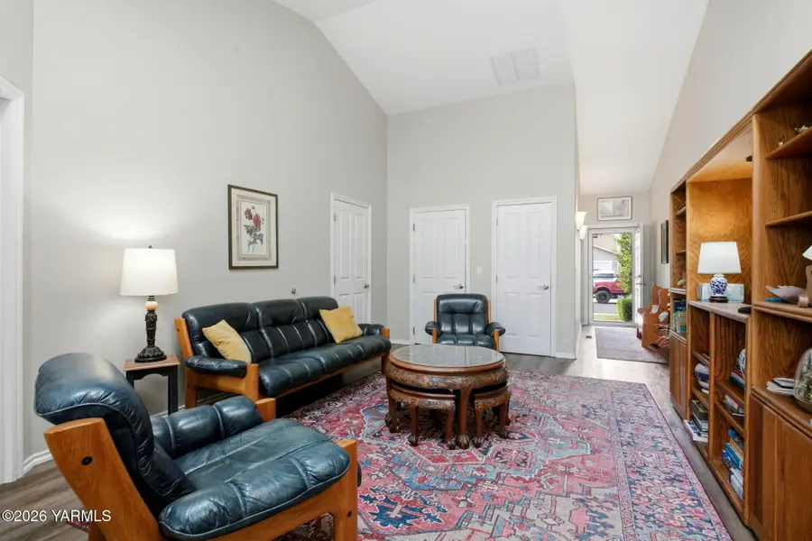1001 S 90th Ave #1, Yakima, WA 98908 - #3