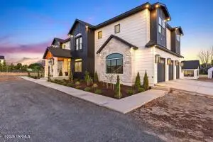 160 Serenity Ln, Yakima, WA 98901 - Image #2