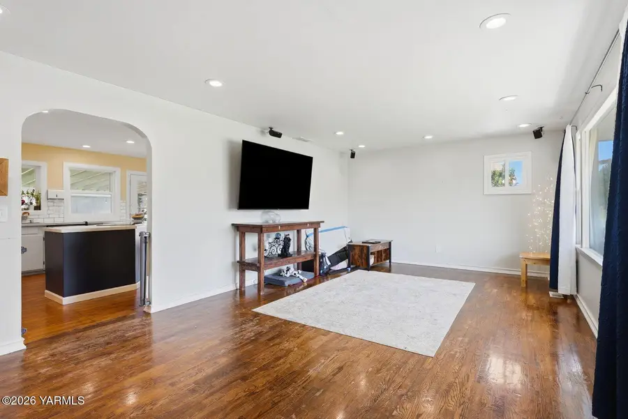 1302 S 44th Ave, Yakima, WA 98908 - #3