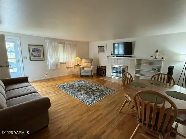 323 N 42nd Ave, Yakima, WA 98908 - #2