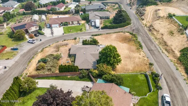 3410 Hillside Pl, Yakima, WA 98903