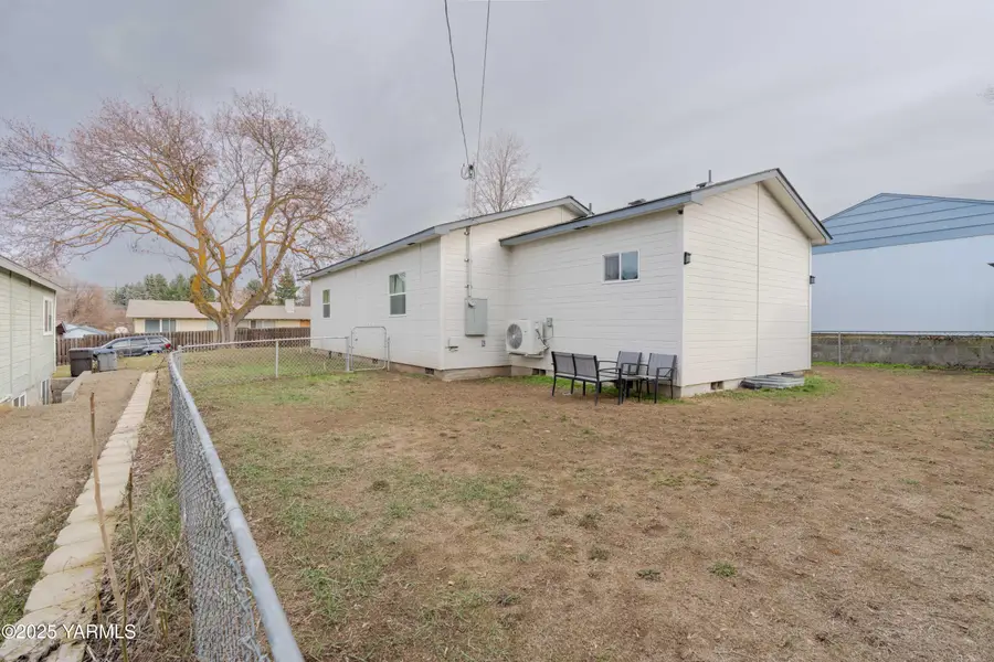 212 N 30th Ave, Yakima, WA 98902 - #2