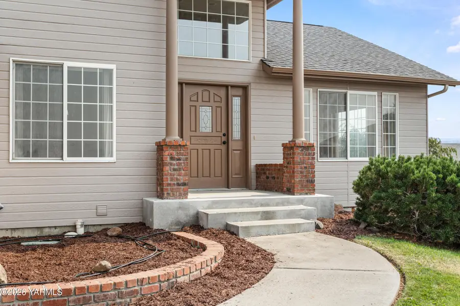 5065 Pear Butte Dr, Yakima, WA 98901 - #2