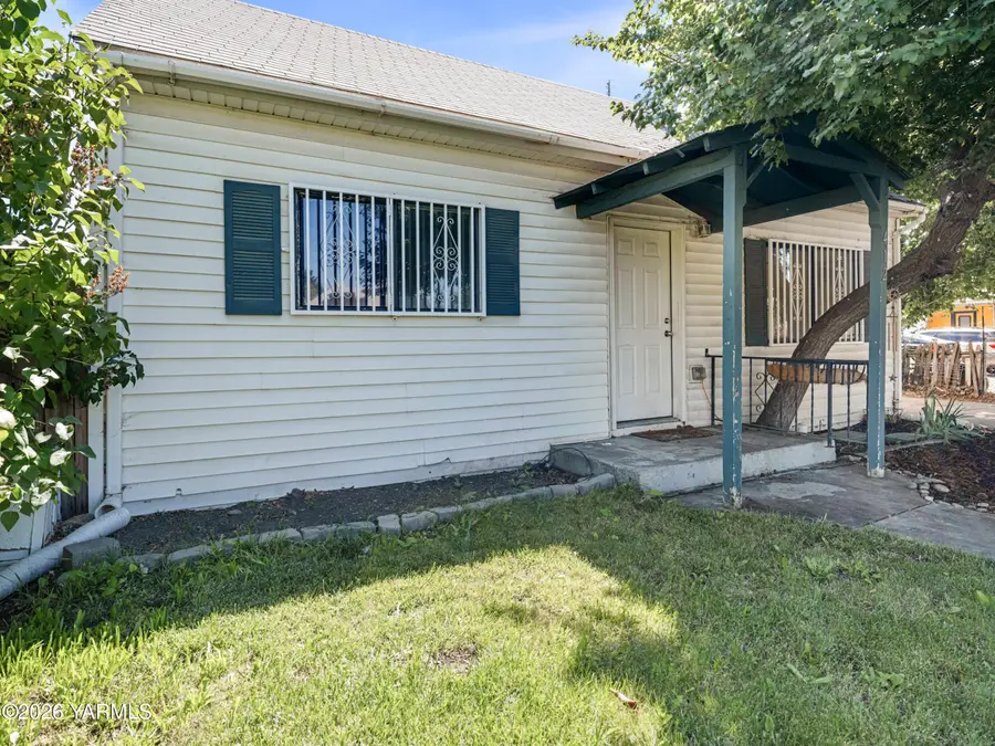 412 S Alder St, Toppenish, WA 98948 - #2